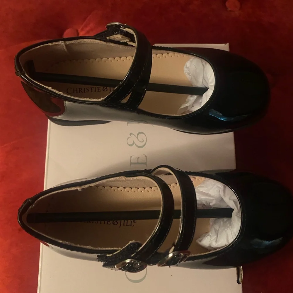 Christie & Jill Girls Black patent leather dress shoes. Like New - Picture 7 of 10